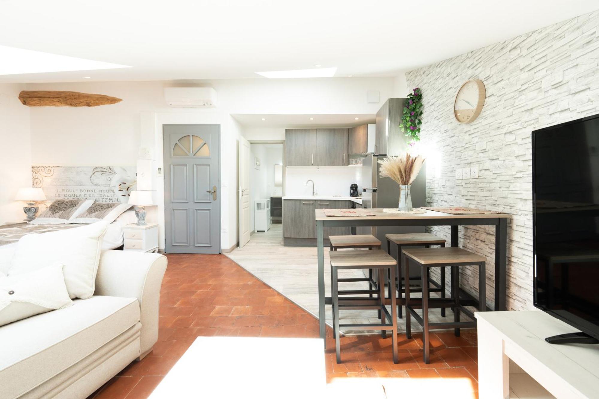 Le Charme Sous Les Toits Classe 3 Etoiles Riez Exterior photo